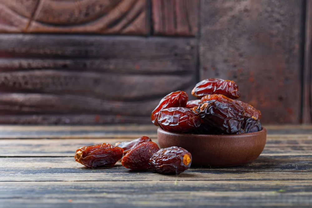 IRANIAN DATES ON THE BOWLE 